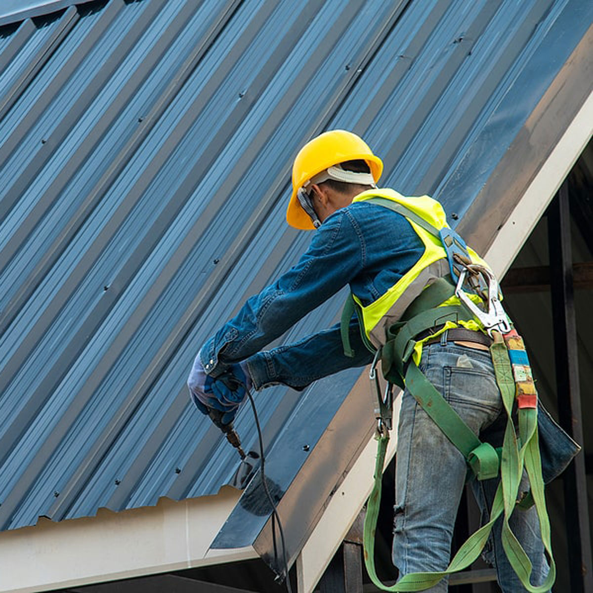 Repairing storm damaged business buildings in Apollo Beach & Bloomingdale, FL 